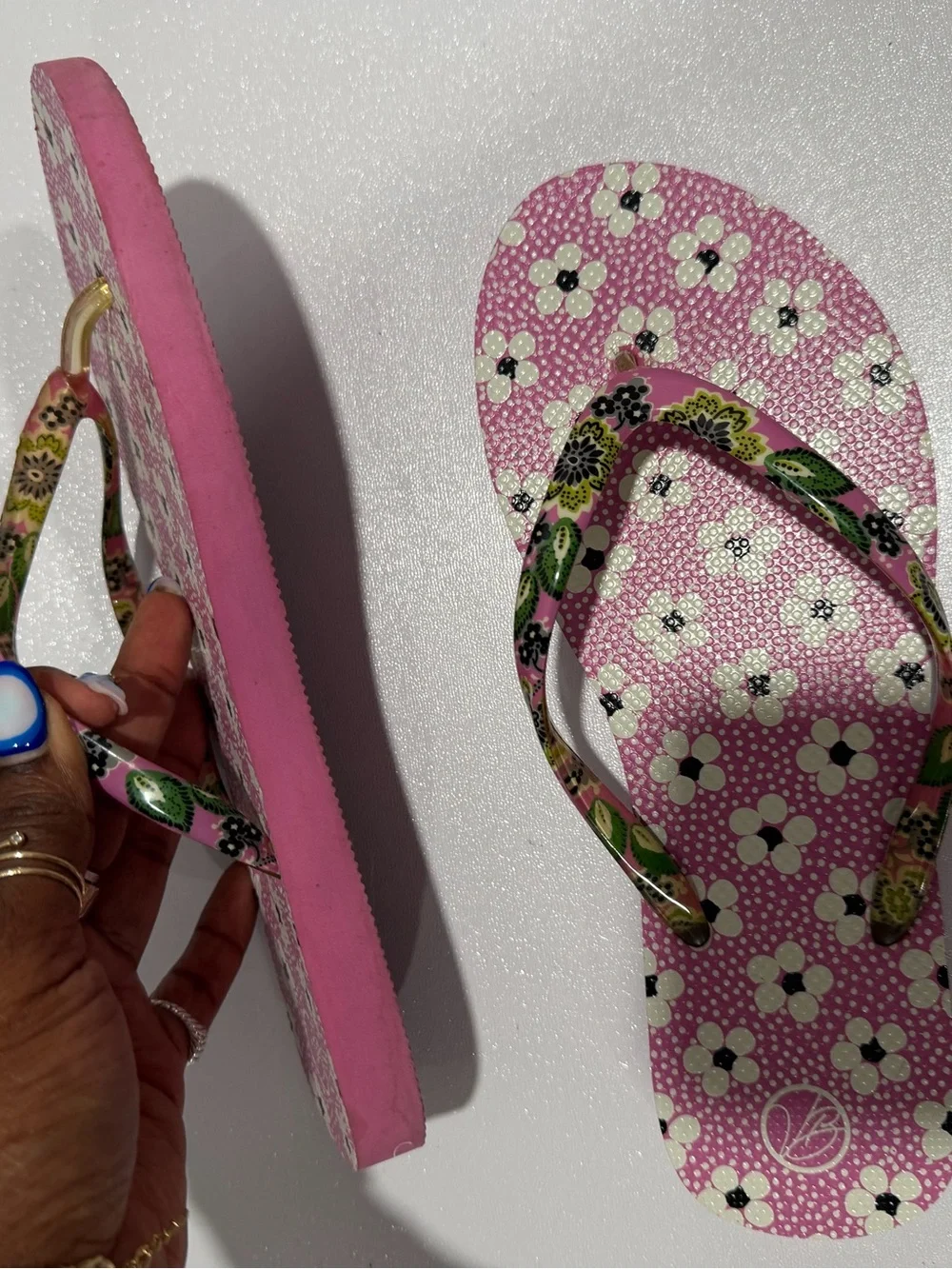 Vera Bradley Pink Floral Flip Flops — Size M (7-8)